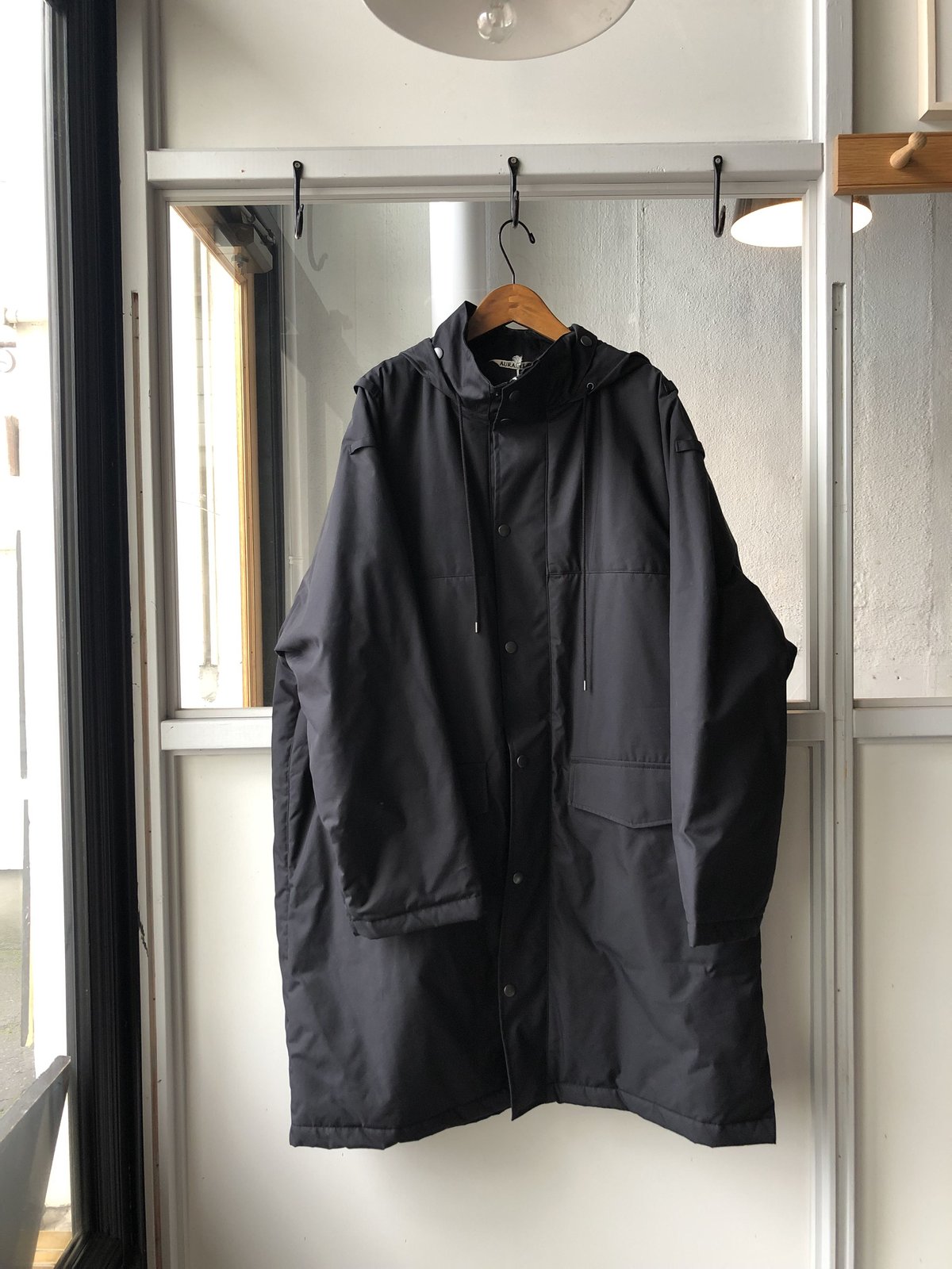 AURALEE FINX NYLON OX BATTING HOODED COAT (Men AURALEE FINX NYLON OX BATTING HOODED COAT (Men