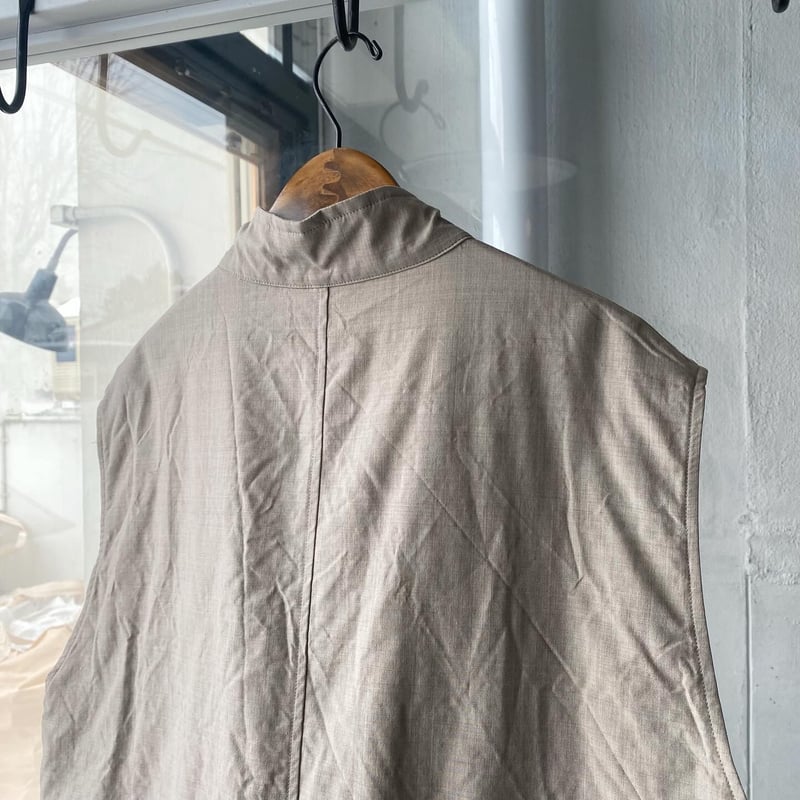 AURALEE HIGH COUNT WOOL POPLIN VEST | Less Hig