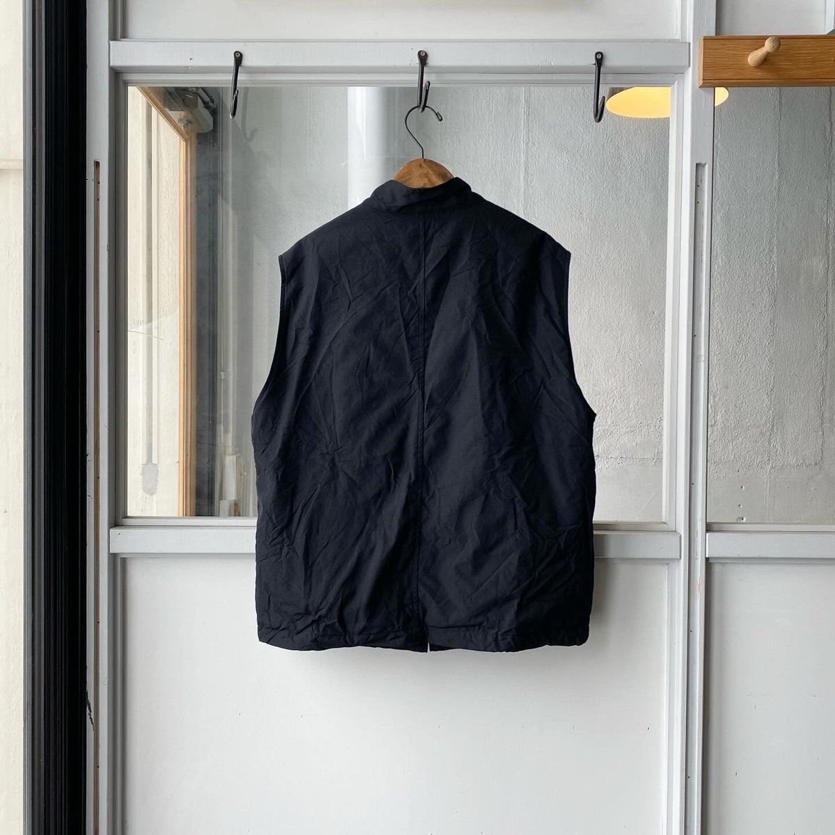 AURALEE HIGH COUNT WOOL POPLIN VEST | Less Hig