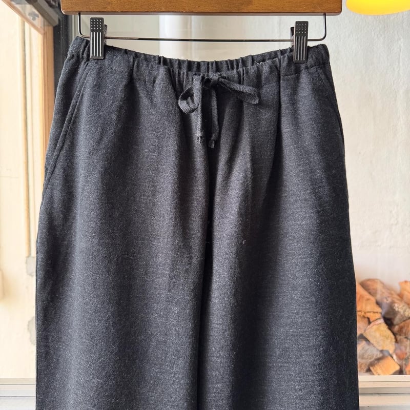 COMOLI ウール ニット テーパードパンツ | Less Higashikawa