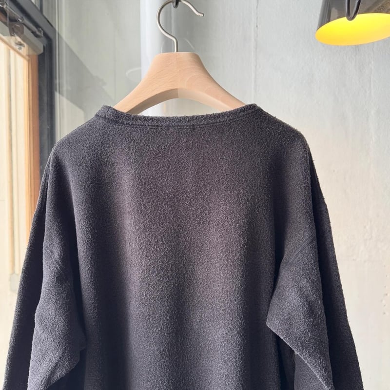 COMOLI フリース クルーネック | Less Higashikawa