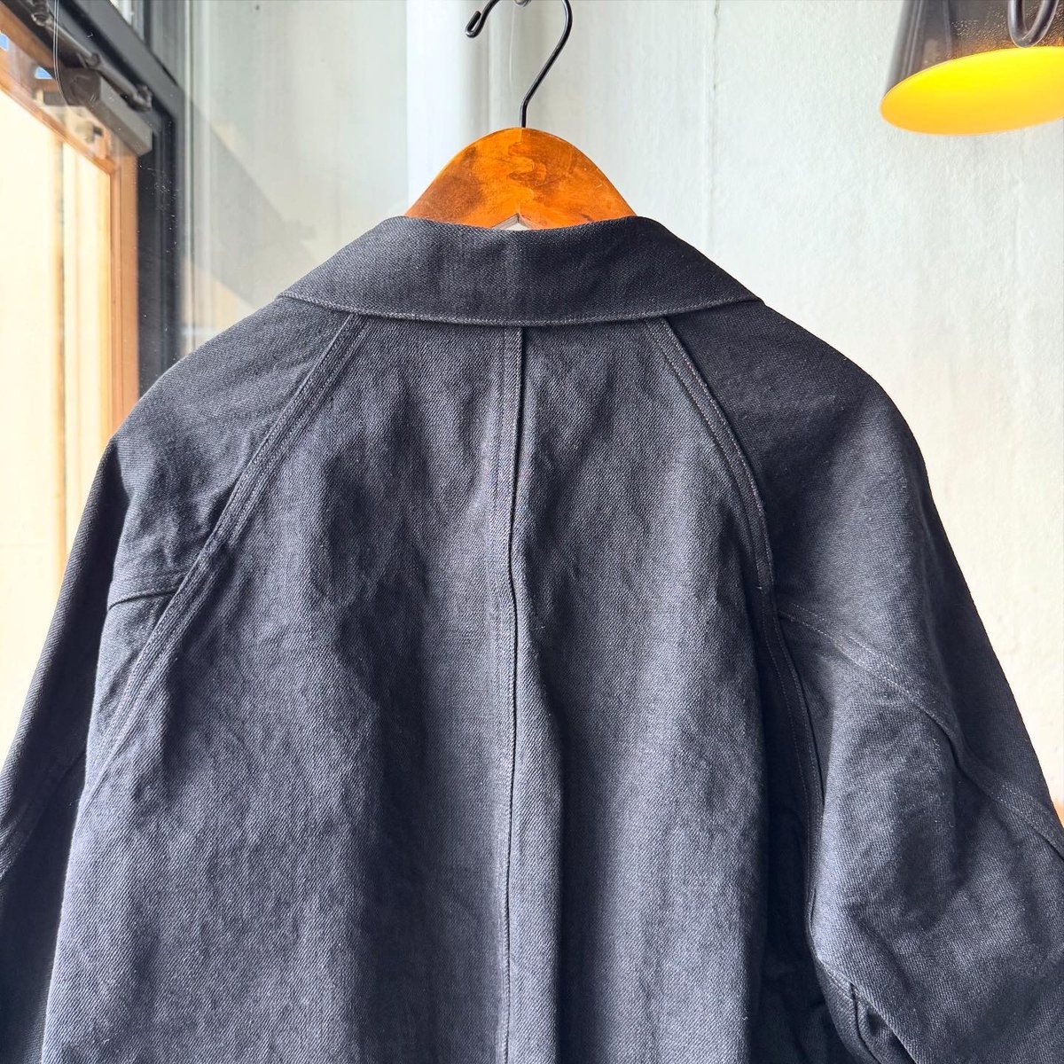 COMOLI ブラックデニム ワークジャケット | Less Higashikawa