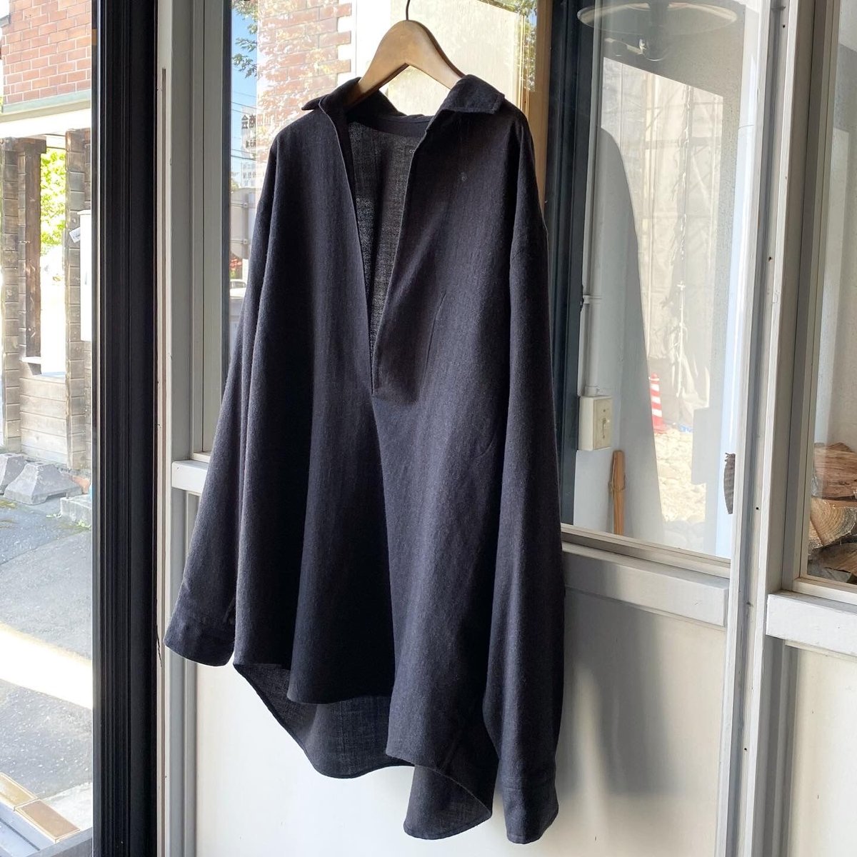 COMOLI ウールビエラ スキッパーシャツ | Less Higashikawa COMOLI ウールビエラ スキッパーシャツ | Less Higashikawa