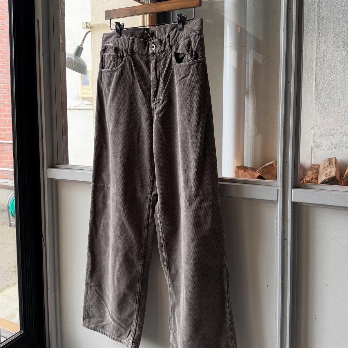 AURALEE PIGMENT DYED FINX CORDUROY WIDE 5P PANT