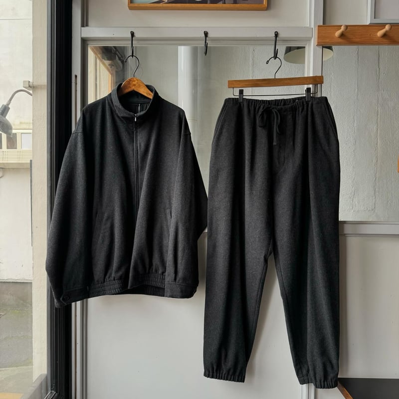 COMOLI カシミヤ トラックジャケット | Less Higashikawa COMOLI カシミヤ トラックジャケット | Less Higashikawa