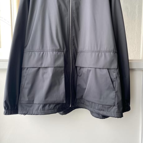 AURALEE　HARD TWIST POLYESTER SATIN LAMINATE ZIP BLOUSON