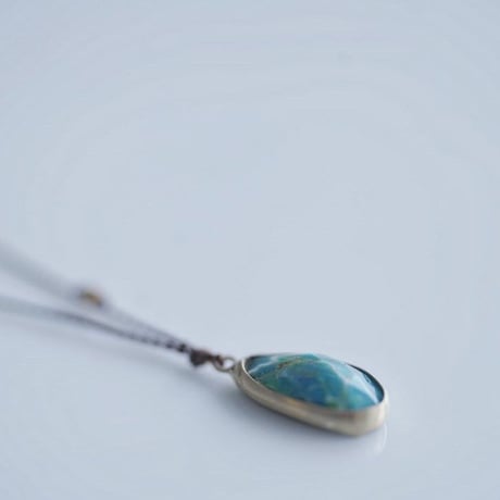 Margaret Solow 　 Enclosed Peruvian Blue Opal Necklace