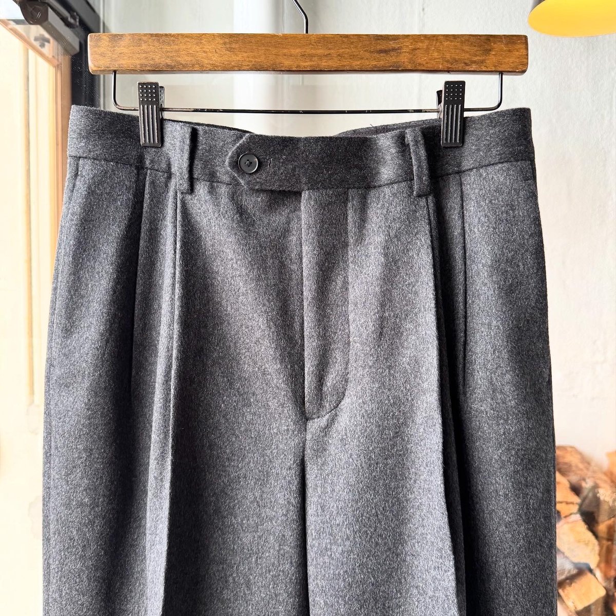 【新品】オーラリー　カシミヤモールスキンツータックスラックス 新品】オーラリー カシミヤモールスキンツータックスラックス CASHMERE