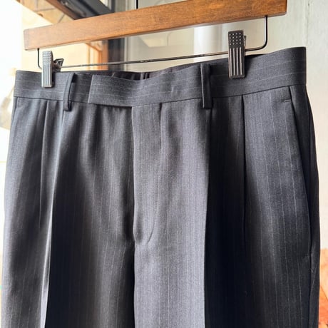 AURALEE　BLUEFACED WOOL TWO-TUCK SLACKS