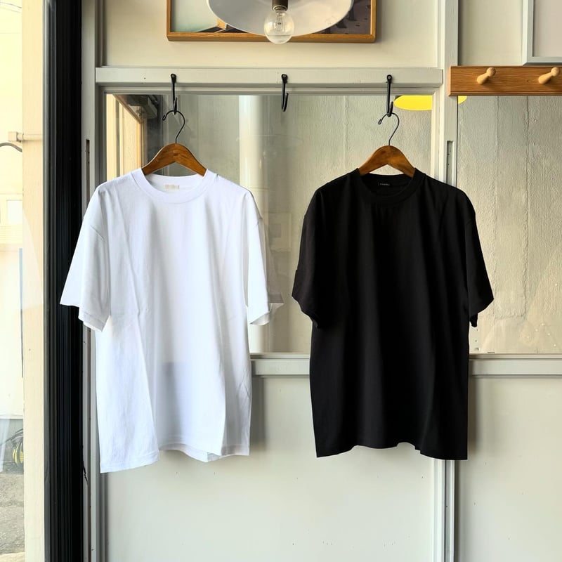 COMOLI コットンジャージ 半袖Tシャツ | Less Higashikawa COMOLI コットンジャージ 半袖Tシャツ | Less Higashikawa