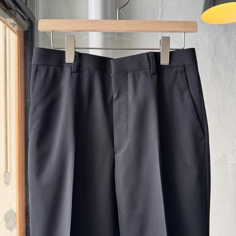 AURALEE LIGHT WOOL MAX GABARDINE SLACKS | Less