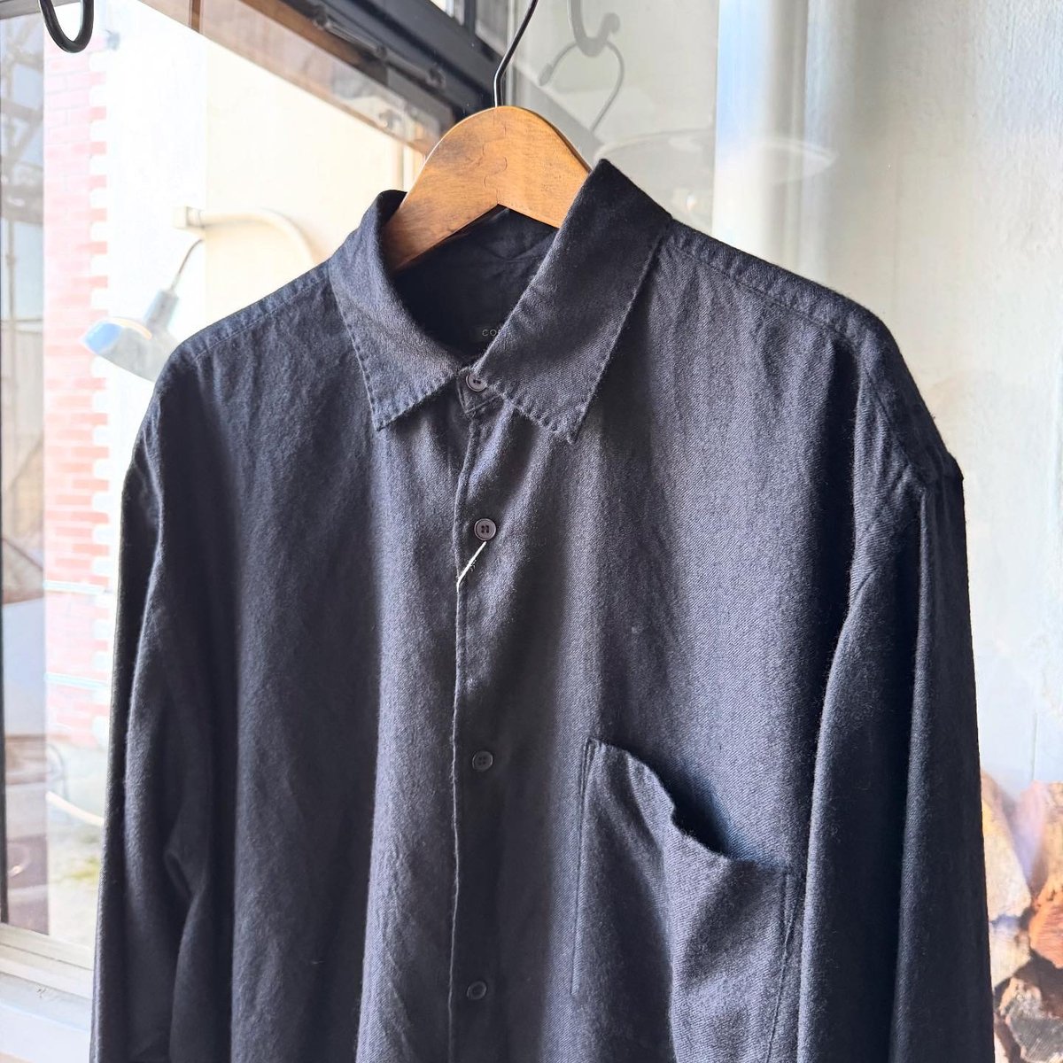 COMOLI カシミヤシルク 製品染シャツ | Less Higashikawa