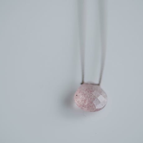 Margaret Solow 　 Faceted  Strawberry Quartz Necklace