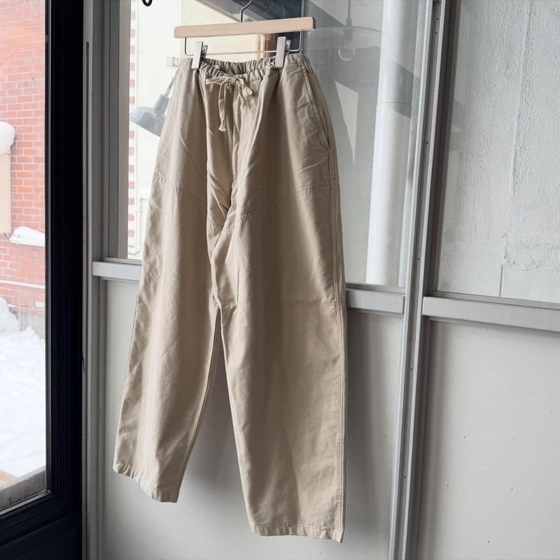 COMOLI ポストワークツイル ハンティングパンツ | Less Higashikawa