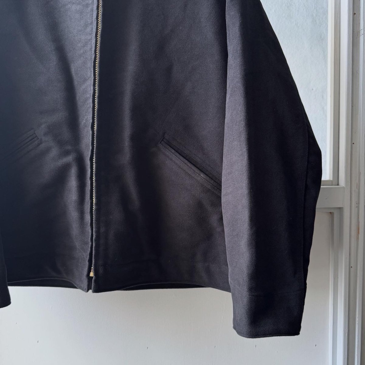 COMOLI モールスキン ジップショートジャケット | Less Higashikawa