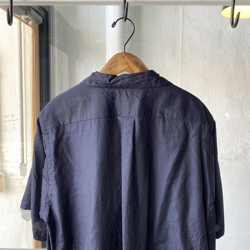 COMOLI ウールシルク 半袖オープンカラーシャツ | Less Higashikawa COMOLI ウールシルク 半袖オープンカラーシャツ | Less Higashikawa