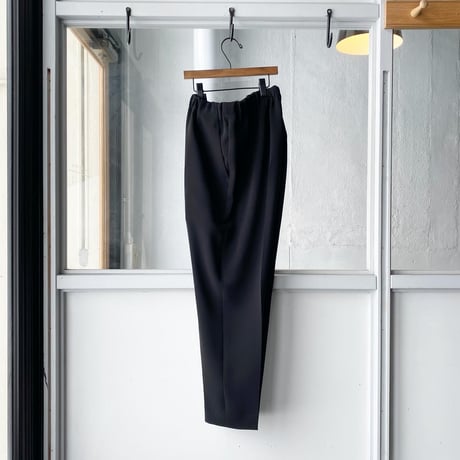 ゴーシュ　ストレッチブラック テーパードパンツ