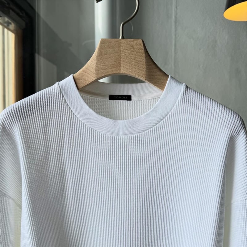 COMOLI コットンワッフル 長袖Tシャツ | Less Higashikawa