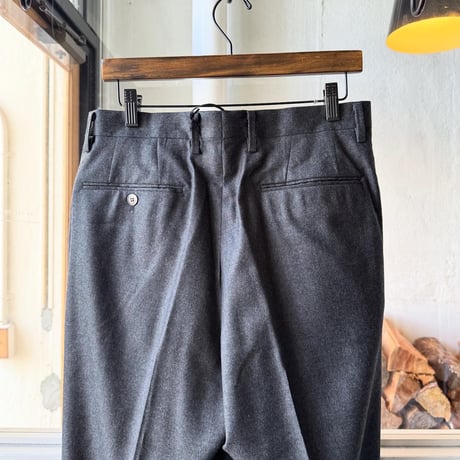 AURALEE　SUPER LIGHT WOOL TWO-TUCK SLACKS
