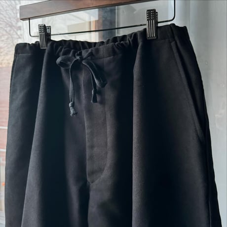 COMOLI　モールスキン ドローストリングパンツ