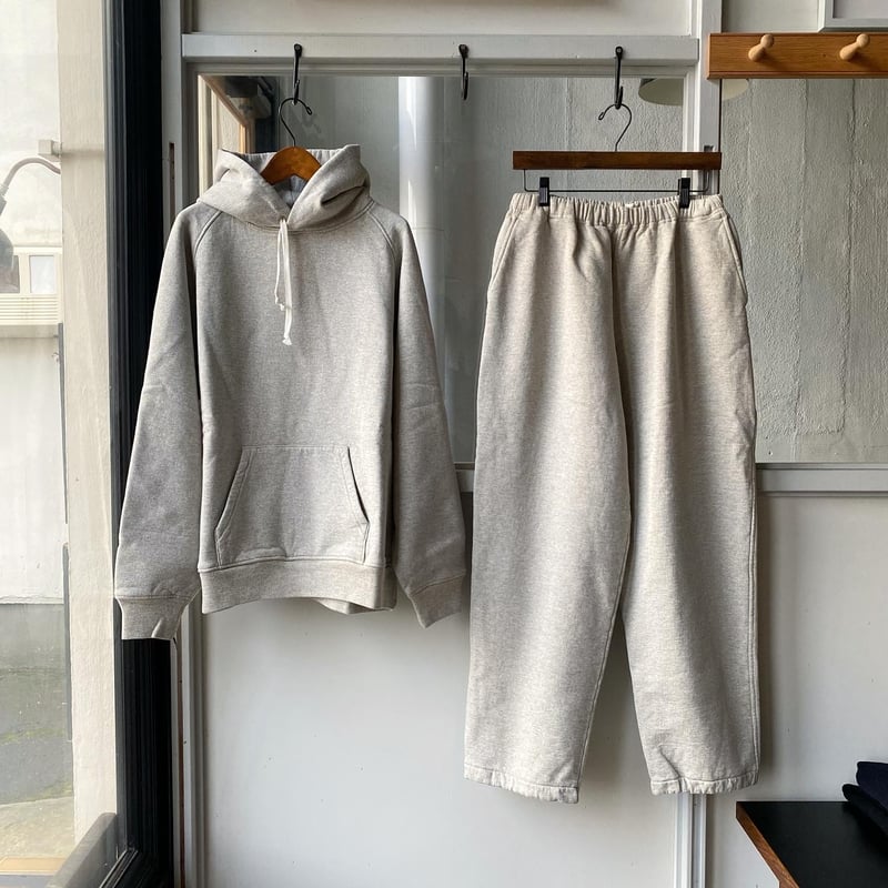 COMOLI コットン吊裏毛 パーカ | Less Higashikawa COMOLI コットン吊裏毛 パーカ | Less Higashikawa