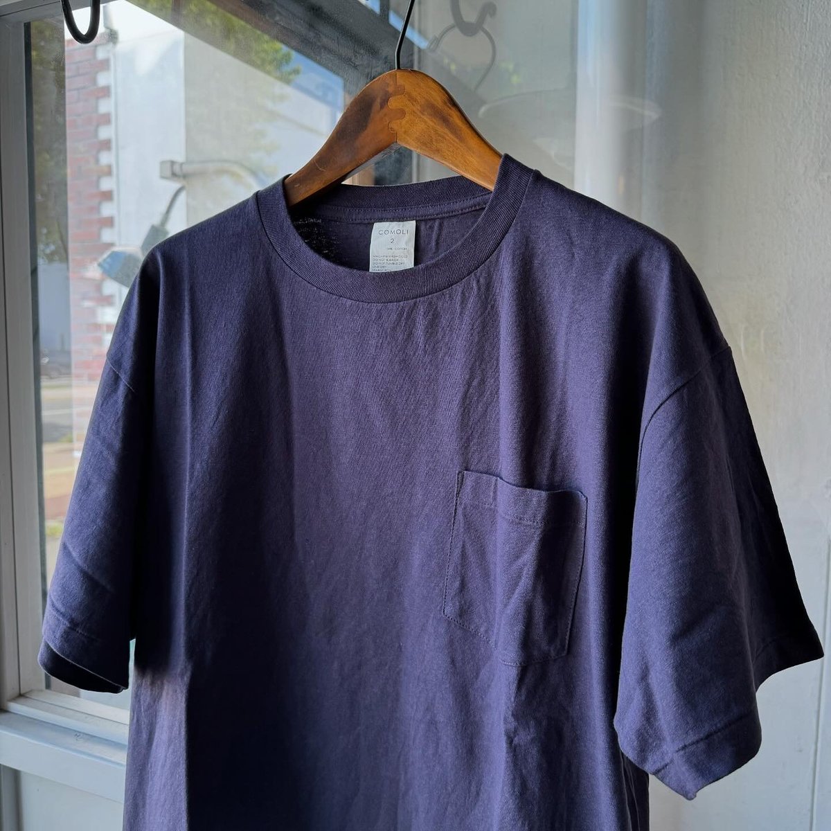 COMOLI サープラス Tシャツ | Less Higashikawa