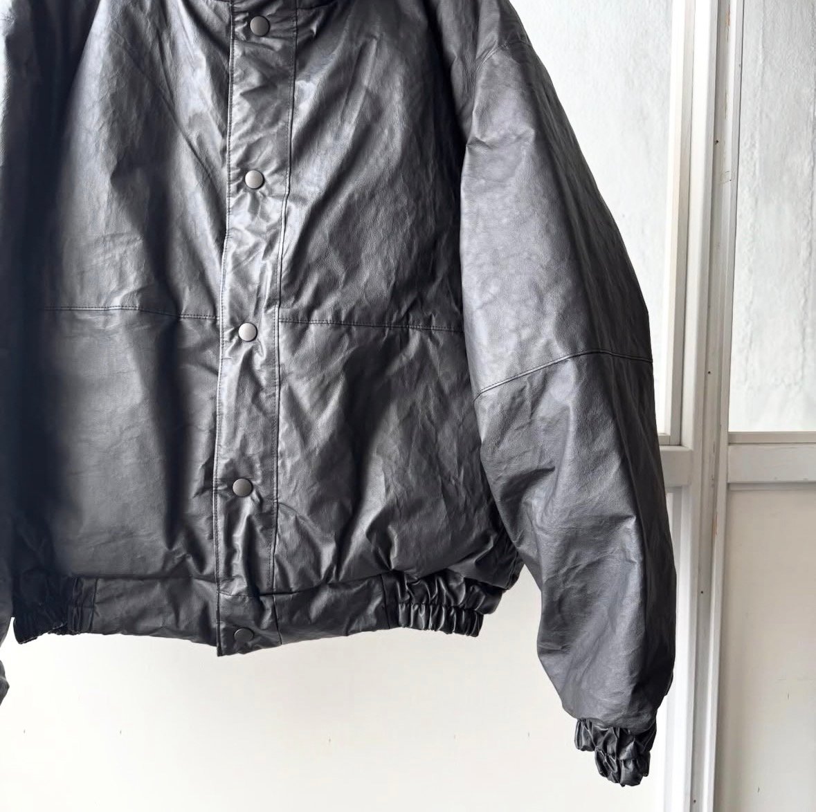 COMOLI ペーパーレザー パデッドジャケット | Less Higashikawa