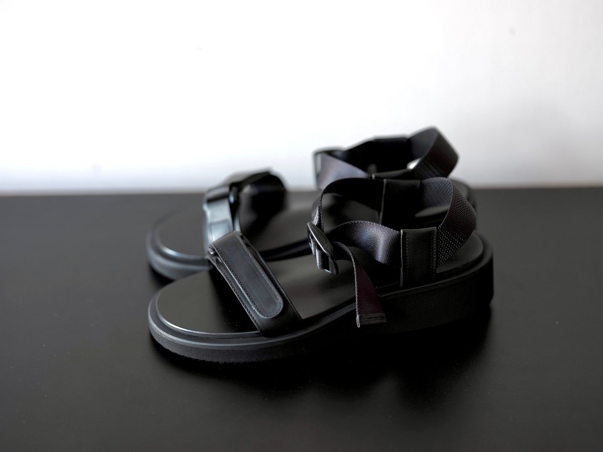 FOOTWORKS Leather Sandal Velcro Straps in Smoot
