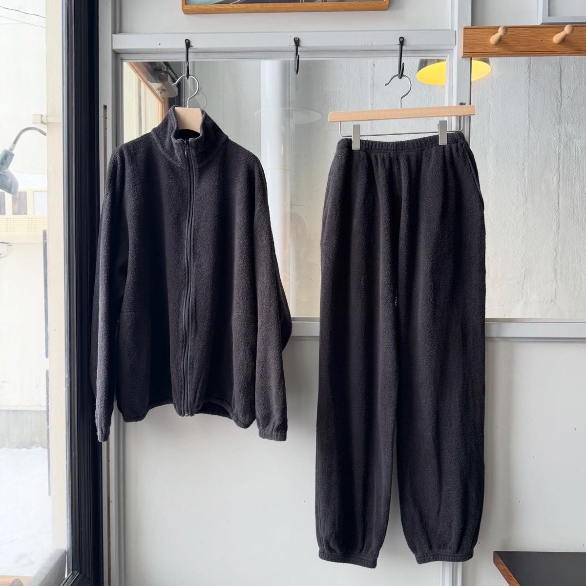 COMOLI フリース ジップジャケット | Less Higashikawa