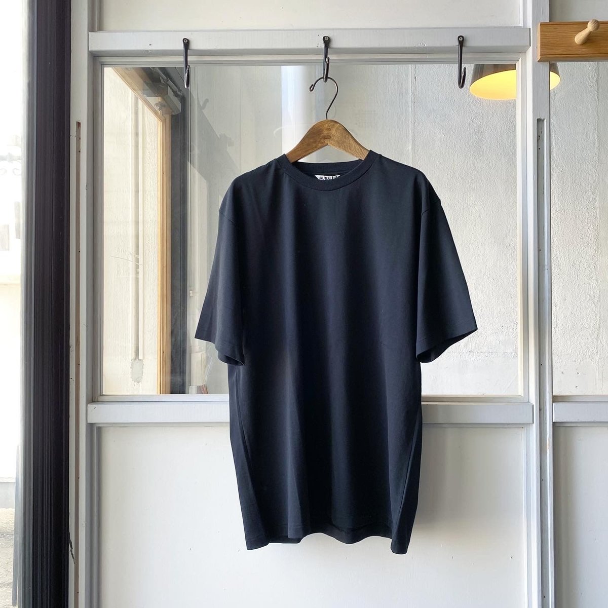 KITH Auralee キス オーラリー ラスター プレイティング Tシャツ fit=scale-down,w=1200