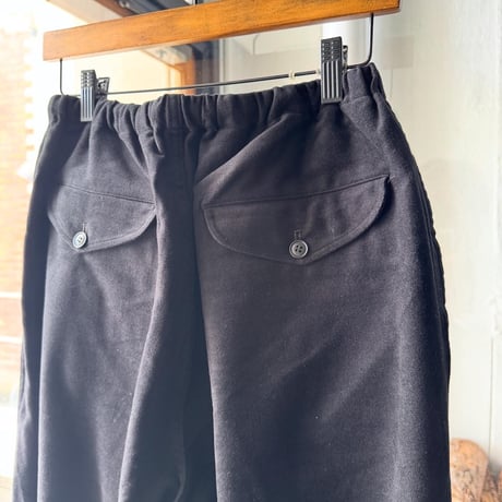 COMOLI　モールスキン ニータックパンツ
