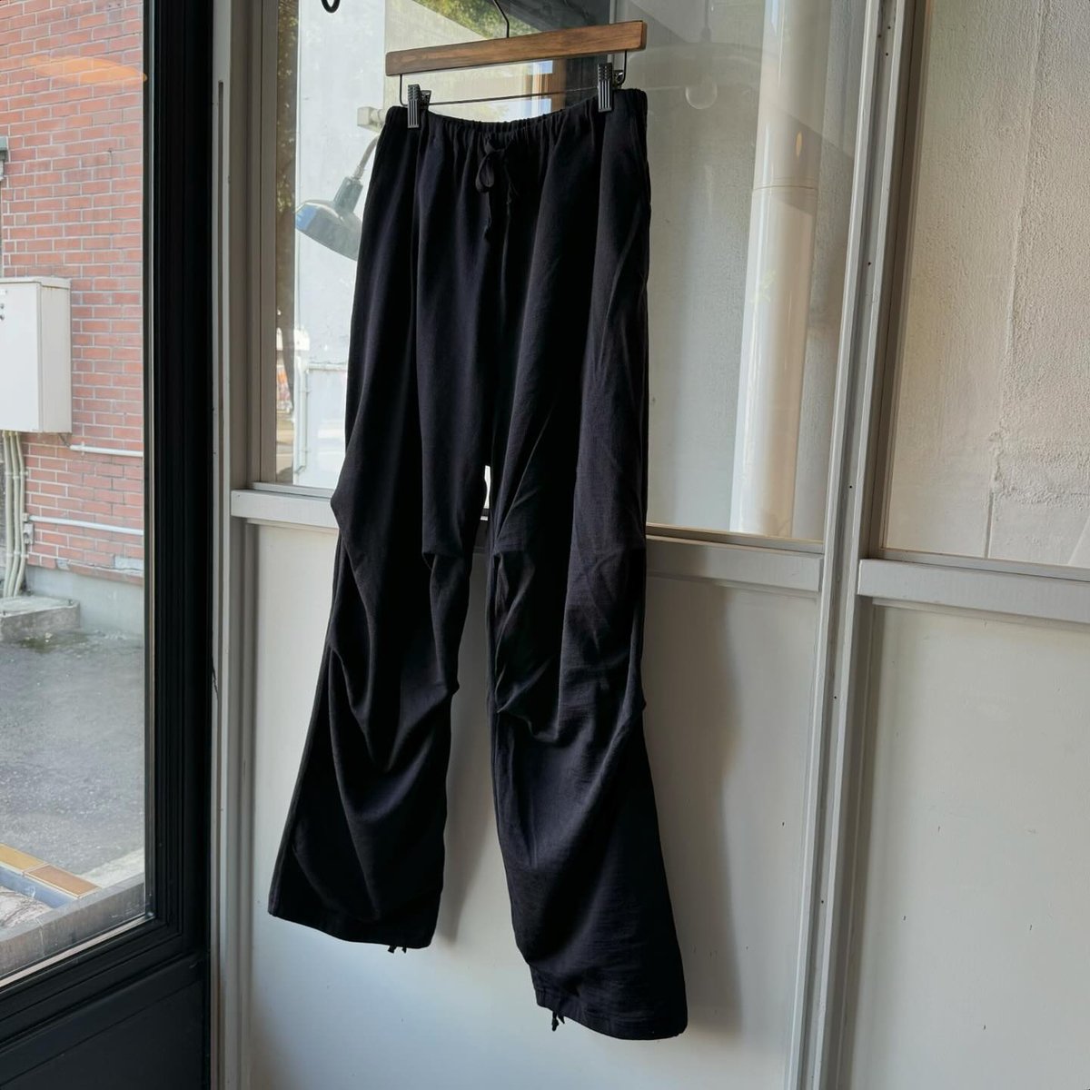 COMOLI ウールニット ニータックパンツ | Less Higashikawa