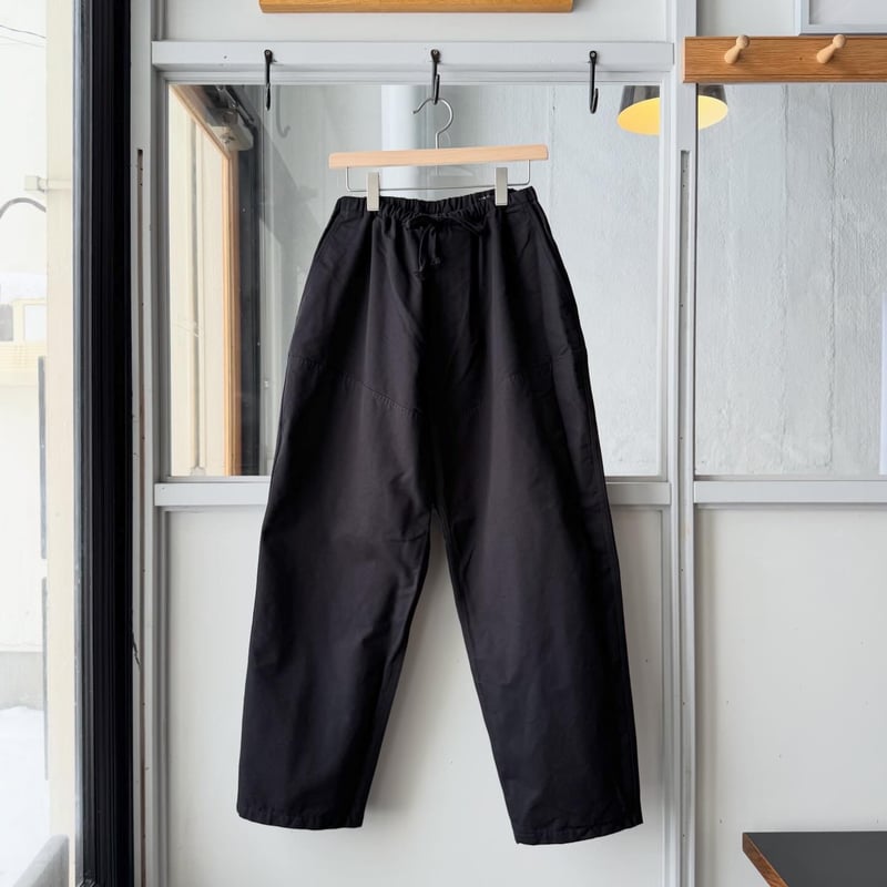 COMOLI ポストワークツイル ハンティングパンツ | Less Higashikawa