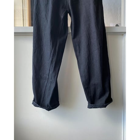 COMOLI 　デニム ベルテッドパンツ