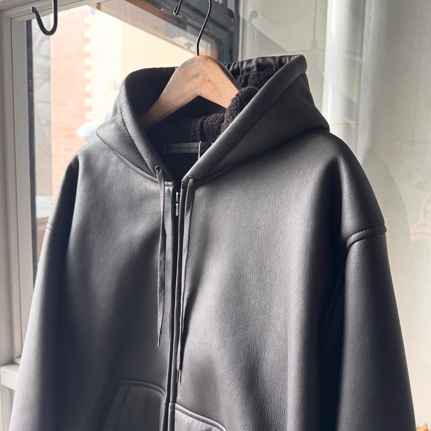 新品未使用 COMOLI 23AW シープスキンジップパーカー size3 COMOLI シープスキン ジップパーカ | Less