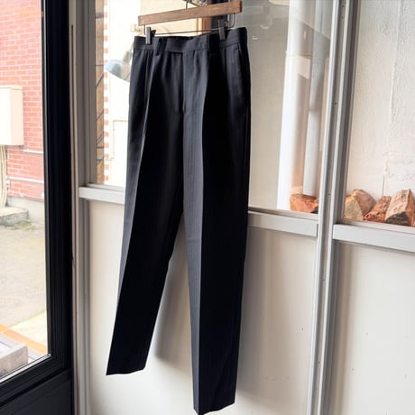 AURALEE　BLUEFACED WOOL TWO-TUCK SLACKS