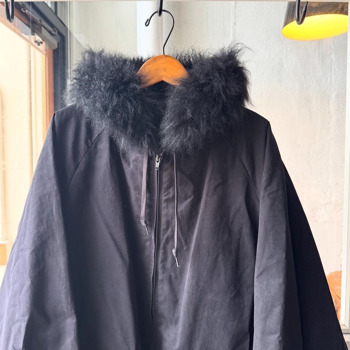 COMOLI フーデッド ロングコート | Less Higashikawa