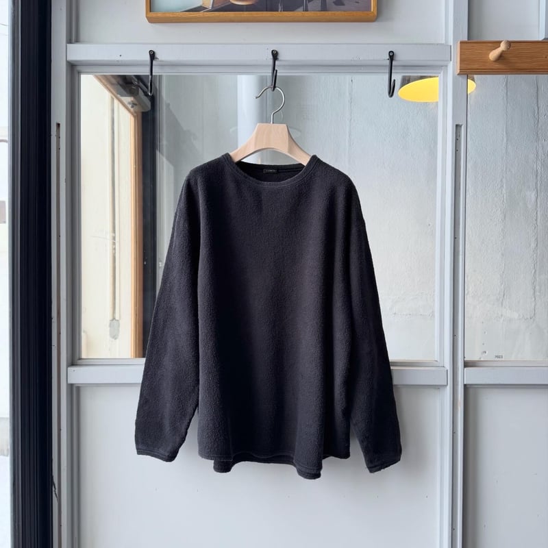 COMOLI フリース クルーネック | Less Higashikawa