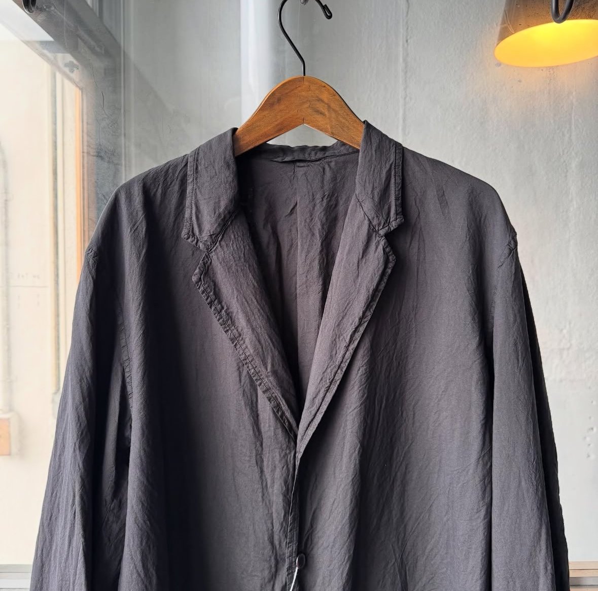 COMOLI シルク製品染 ジャケット | Less Higashikawa