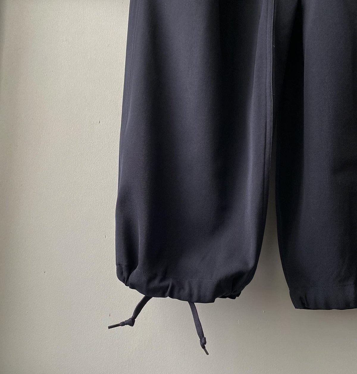 美品 Comoli ウール ギャバ 6P パンツ 2 COMOLI – ウールギャバ 6P パンツ – | WHITE ALBUM.