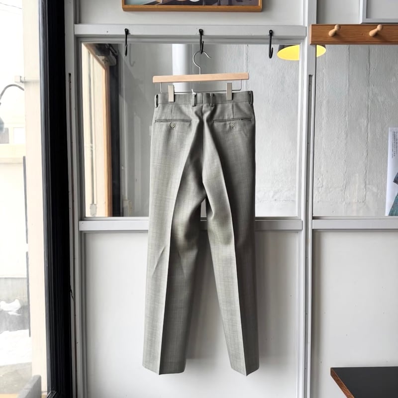 AURALEE BLUEFACED WOOL TWO-TUCK SLACKS | Less