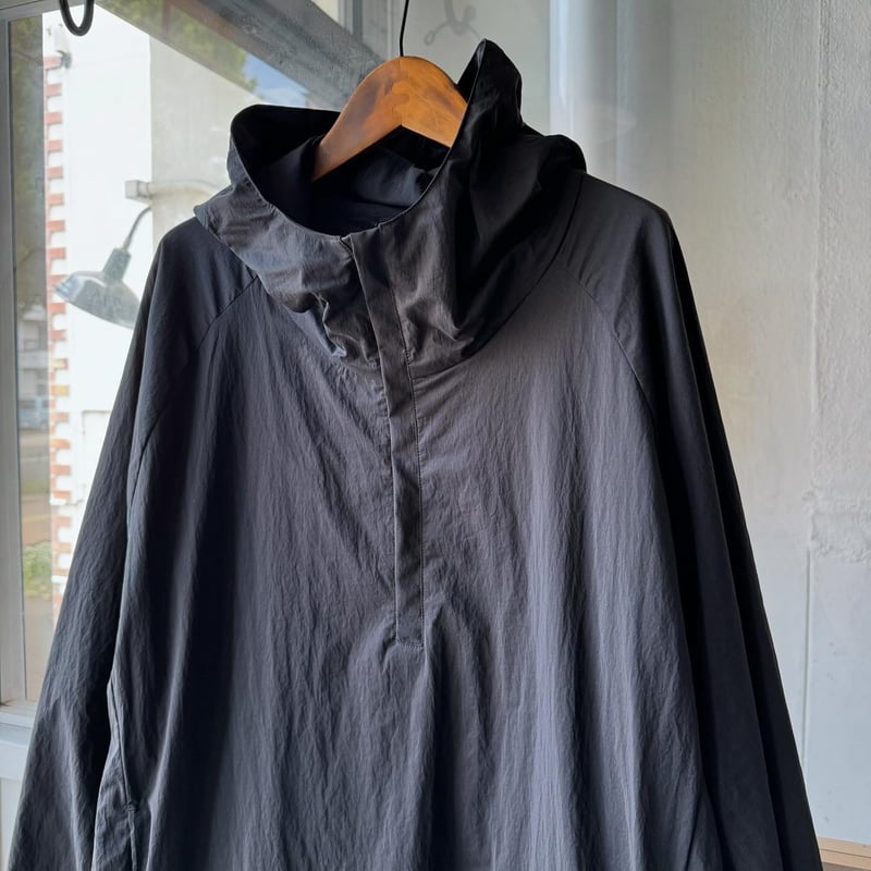 ジャケット・アウター ssstein windproof nylon hooded pullover ssstein | シュタイン WINDPROOF NYLON HOODED PULLOVER(BLACK
