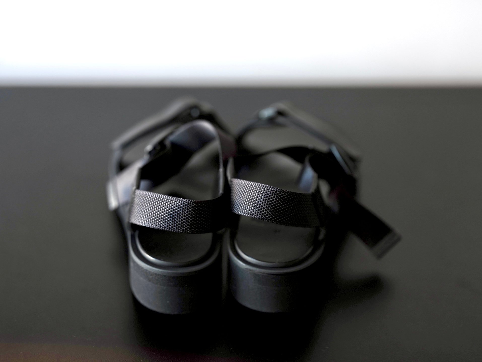 FOOTWORKS Leather Sandal Velcro Straps in Smoot
