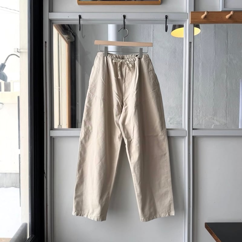COMOLI ポストワークツイル ハンティングパンツ | Less Higashikawa