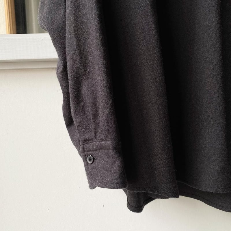 COMOLI ウールビエラ スキッパーシャツ | Less Higashikawa COMOLI ウールビエラ スキッパーシャツ | Less Higashikawa