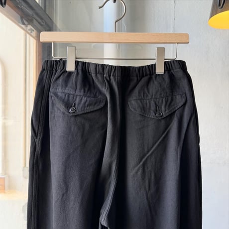 COMOLI　シルクネップ ドローストリングパンツ