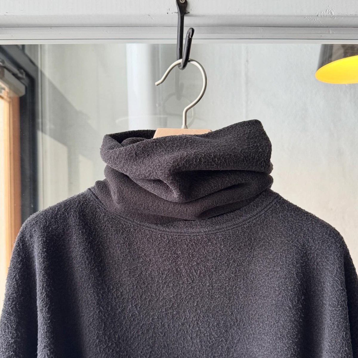 COMOLI フリース ネックウォーマー | Less Higashikawa