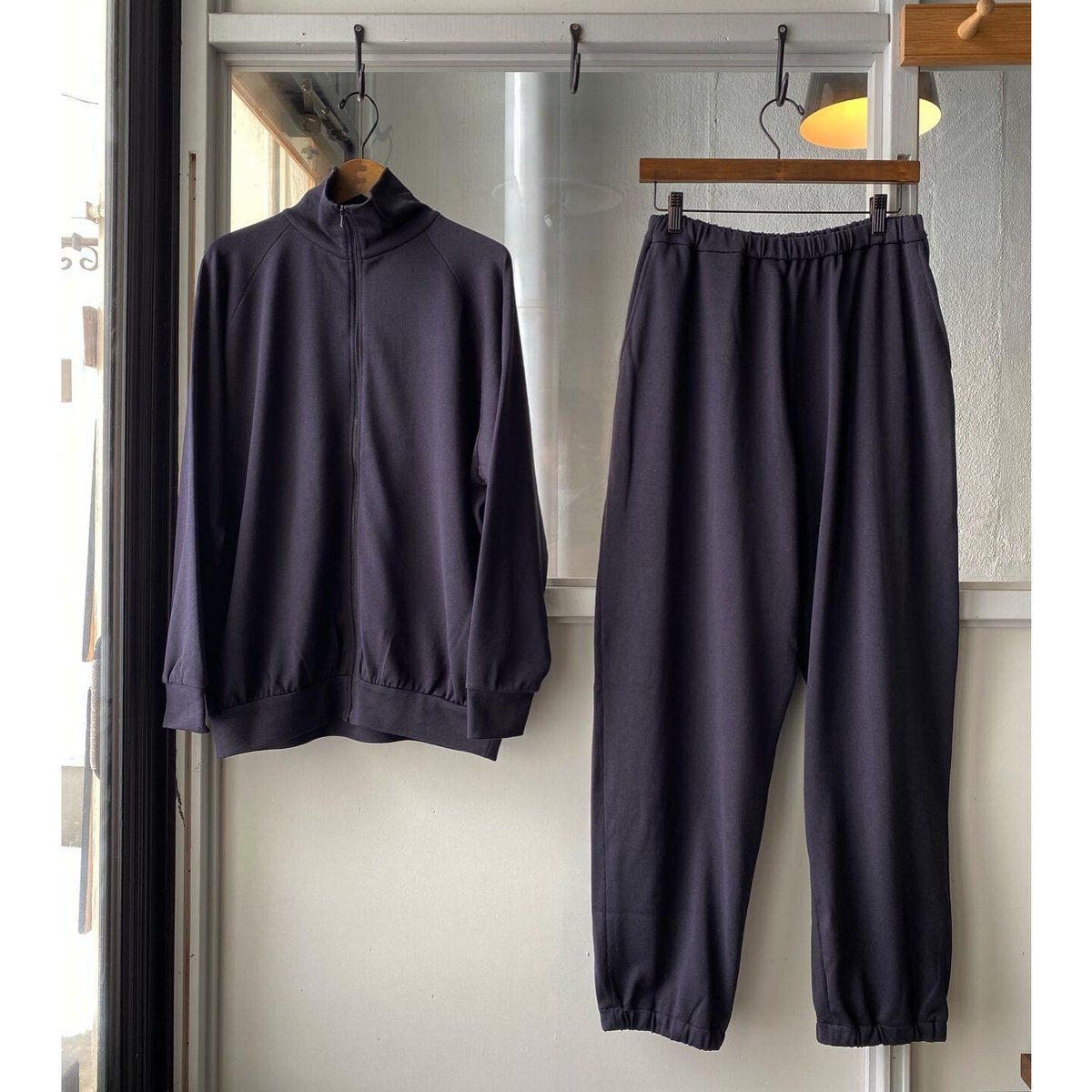 COMOLI シルクトラックニット パンツ | Less Higashikawa COMOLI シルクトラックニット パンツ | Less Higashikawa