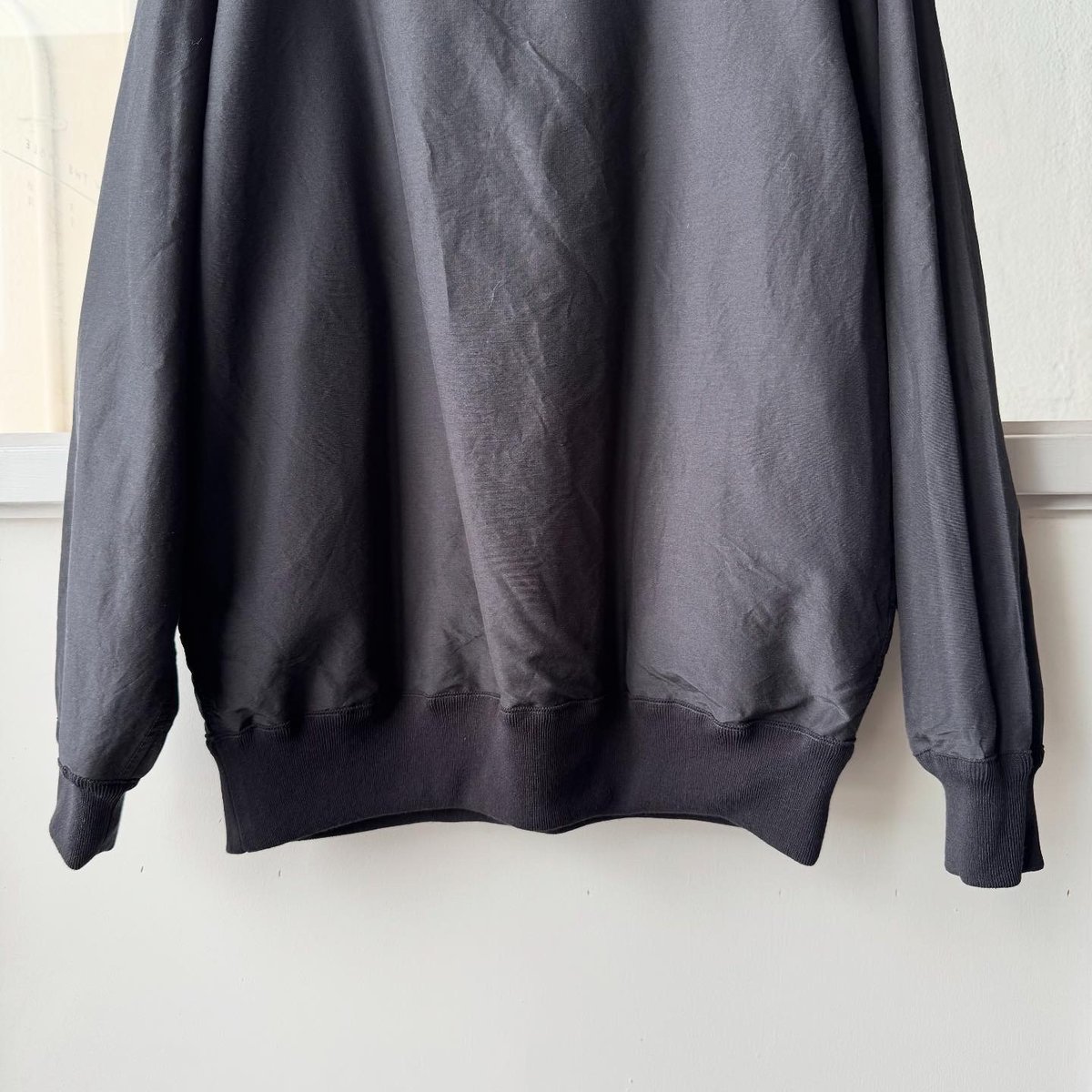 COMOLI リバーシブル プルオーバー | Less Higashikawa