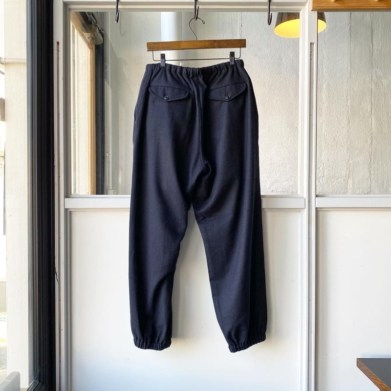 COMOLI カシミヤ ドローストリングパンツ | Less Higashikawa COMOLI カシミヤ ドローストリングパンツ | Less Higashikawa